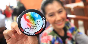 Buka Puasa, Ardina Rasti Cantik Berjubah