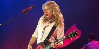 Bukan 'Blank Space', Taylor Swift Nyanyikan 'White Blank Page'