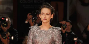 Bukan Menyenangkan, Ciuman Pertama Kristen Stewart Malah...
