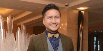 Bukan Perhiasan, Arie Untung Pilih Bunga Untuk Bahagiakan Istri