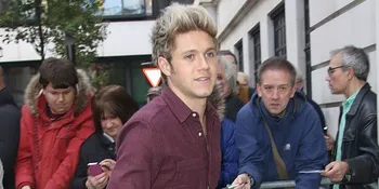 Bukan Selena Gomez, Niall Horan Pacaran Sama Janda Beranak Satu?