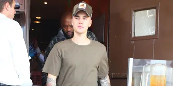 Bukti Kecerdasan Justin Bieber, Selesaikan Rubik Dalam 2 Menit!