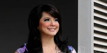 Bulan Madu Magdalena Tengantung Angpau