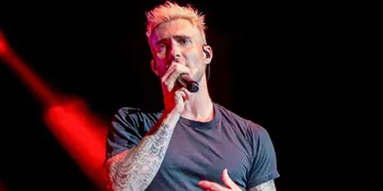 Butuh Waktu 6 Bulan, Adam Levine Pamer Tato Putri Duyung