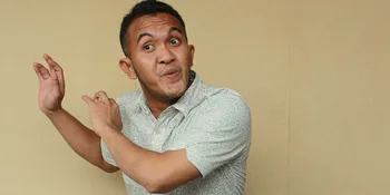 Caisar Jadi Bos Mafia di Film 'JOMBLO KEEP SMILE'