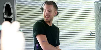 Calvin Harris Rilis Audio Baru Atau...