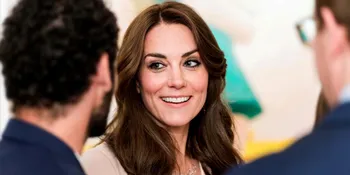 Cantik Bergaun Putih, Kate Middleton Bak Kembali Jadi Pengantin