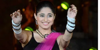 Cantik, Senyum Merekah Soumya Seth Saat Bisa Kunjungi Tempat Ini