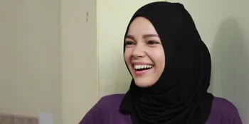 Cantiknya 'Bunda' CHSI' Ini, Dewi Sandra Pakai Turban