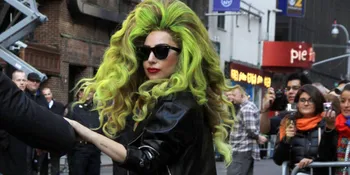 Cantiknya Lady Gaga Nyanyikan 'La Vie En Rose'