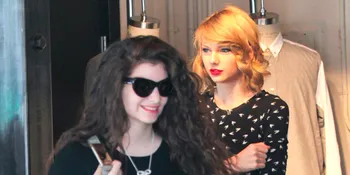 Cantiknya Lorde dan Taylor Swift Dalam Gaun Hitam