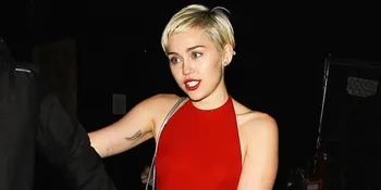 Cantiknya Miley Cyrus Bersanding dengan Ayah &#38; Ibunya di Hari Pernikahan