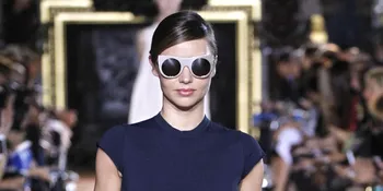 Cantiknya Miranda Kerr Dengan Kalung Rp 36 Miliar