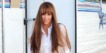 Cara Cantik Jennifer Love Hewitt Samarkan Perut Hamil