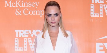Cara Delevingne Terang-Terangan Cium Ashley Benson di Depan Publik