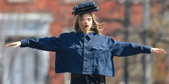 Cara Delevingne Tertangkap Mesra Dengan Seorang Wanita