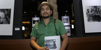 Cara Unik Dokter Tompi Saat Menunggu Pasien di Tempat Praktik