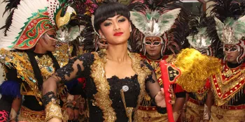 Cari Aman, Jupe Colek-Colekan Aja