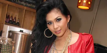 Casual Glamour Ala Si Seksi Jessie Foxy