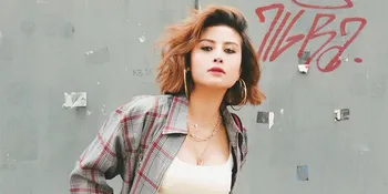 Celana Dalam Awkarin Tertangkap Kamera, Netizen Salfok: Kalau Ngezoom Jangan Lama-Lama