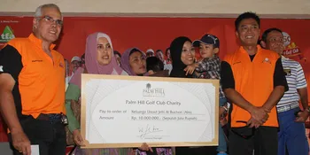 Celebrity Golf Club Berikan Donasi 10 Juta Pada Keluarga Uje
