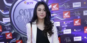 Celine Evangelista Pamer Foto Lucio Pakai Baju Tradisional Pria Bali, Gemas Banget!