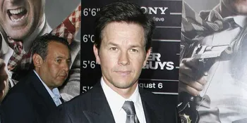 Cemburu, Mark Wahlberg Ingin Menonjok Harry Styles!