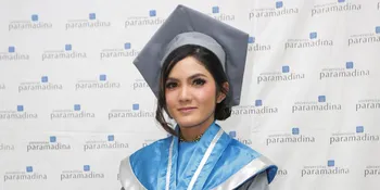 Cerita Baby Niken Raih Gelar Sarjana Setelah 7 Tahun Kuliah