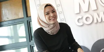 Cerita Proses Kenakan Hijab, Dewi Sandra: Nggak Ada Dukanya