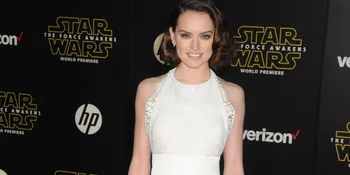 Cewek Ini Bisa Menggambar Rey Dari 'STAR WARS' Secara Sempurna!