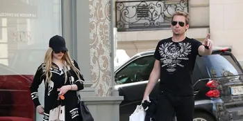 Chad Kroeger Lamar Avril Lavigne Dengan Berlian 14 Karat