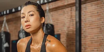 Challenge Baru Jennifer Bachdim, Bikin Bantal Terlihat Lebih Fashionable