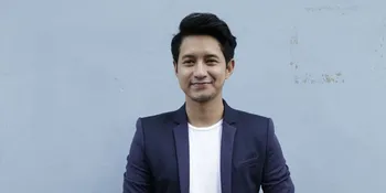 Chand Kelvin Foto Bareng Wanita Berhijab, Pacar Baru?