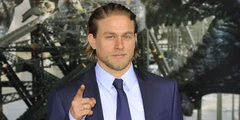 Charlie Hunnam Gantikan Shia LaBeouf Dalam 'TRIPLE NINE'