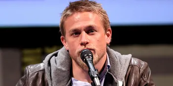 Charlie Hunnam Tak Masalah Beradegan Seks Secara Frontal