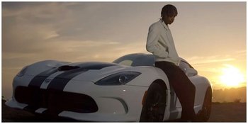 Charlie Puth - Wiz Khalifa Gulingkan &#8216;Gangnam Style&#8217;