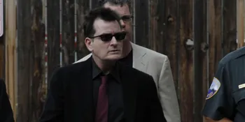 Charlie Sheen Positif HIV, Bagaimana Pasangan Bercintanya?