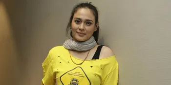 Charlie Sheen Positif HIV, Ine Febriyanti: Itu Hukuman!