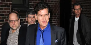 Charlie Sheen Putuskan Tunangan Dengan Bintang Porno