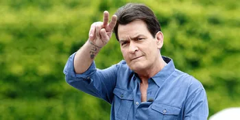 Demi Jaga Rahasia, Charlie Sheen Suap Satu Orang Dengan Rp 138 M