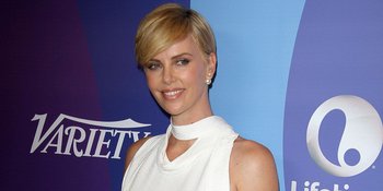 Charlize Theron - Sean Penn Resmi Bertunangan?