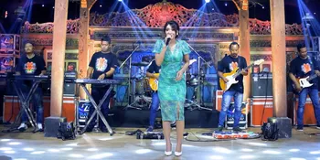 Lirik &#38; Chord 'Lilo' Beserta Terjemahan Bahasa Indonesia, Difarina Indra Adella