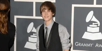 Chris Brown: Justin Bieber Seperti Elvis Presley Kecil