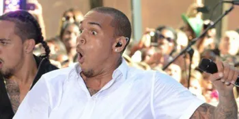 Chris Brown Remas Selangkangannya Khusus Untuk Paparazzi