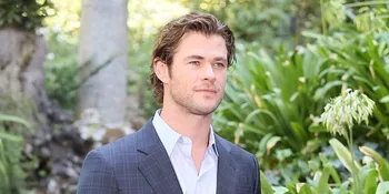 Chris Hemsworth Makin Seksi Saat Asuh Anak, Mau Bukti?
