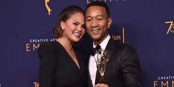 Chrissy Teigen Buka-Bukaan Soal Kehidupan Percintaan Dengan John Legend