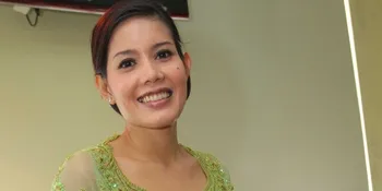 Christie Casslam Kenang Hubungan Manisnya Dengan Khrisna Mukti
