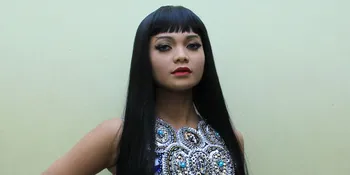 Citra Scholastika Terjang Banjir Demi Manggung