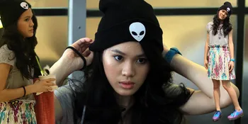 [Foto] Sheryl Sheinafia 'Ajak' Alien Beli Es Krim