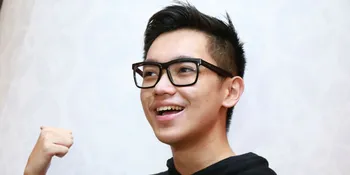 Coba Menari dan Terlihat Kaku, Brandon Salim Ditertawakan Mama